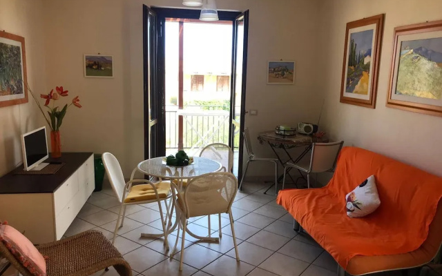 Orange Apartment 100 Meters From The Sea