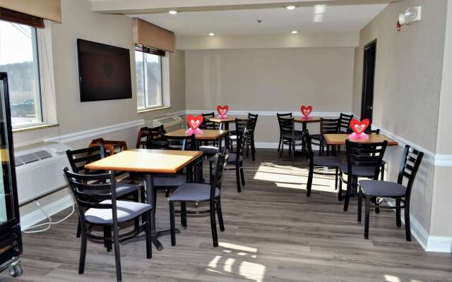 Super 8 by Wyndham Clearfield