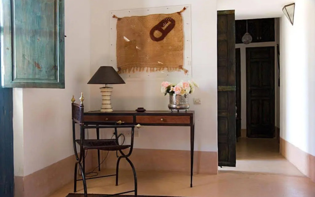 Riad Le J