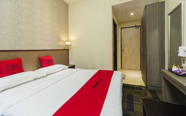 RedDoorz Plus near Lavender Street