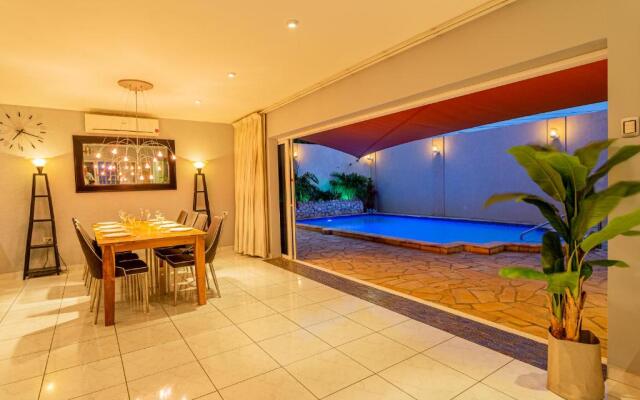 Large Villa With View! Private Pool Free Utilities!