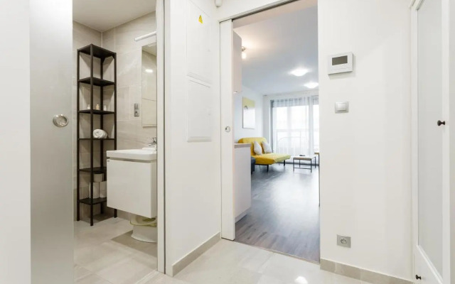 Yellow apartment with PARKING