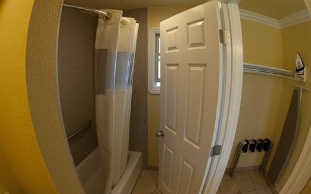 Deer Haven Inn & Suites