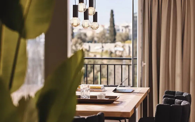 Kova Residence, Acropolis by Aura Homes