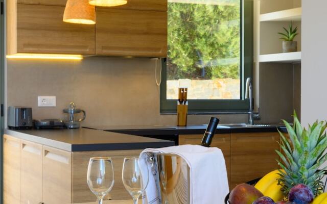 Roots Suites in Crete