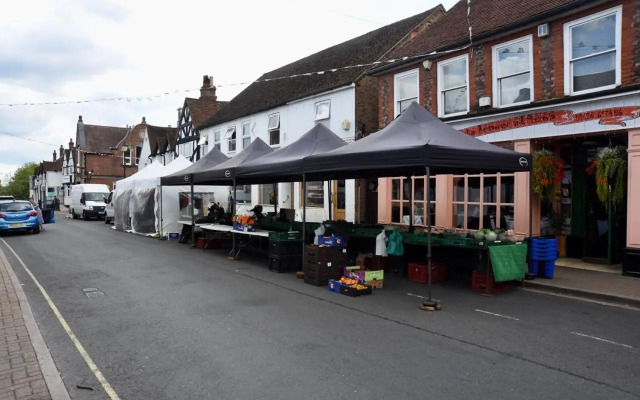 Spacious 2 Bed apartment - Sleeps 6 - Burnham Village