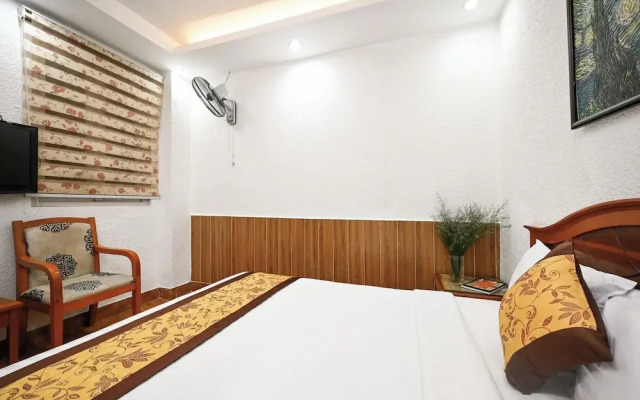 Queen Hotel Saigon Airport