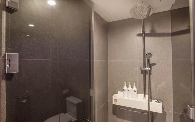 H hotel