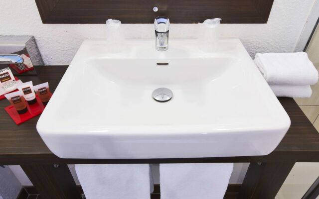 Kyriad Design Enzo Reims Tinqueux