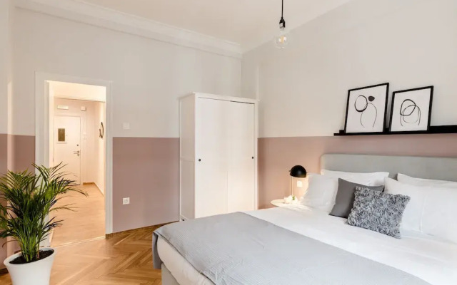 UPSTREET Acropolis Heart Apartments