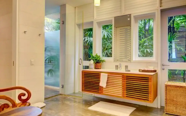 Breathtaking Ocean-view Home w Pool Modern Design