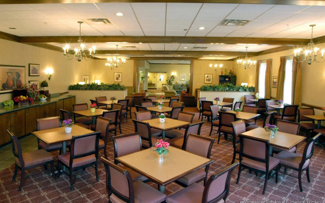 Holiday Inn Express Charleston-Civic Center by IHG