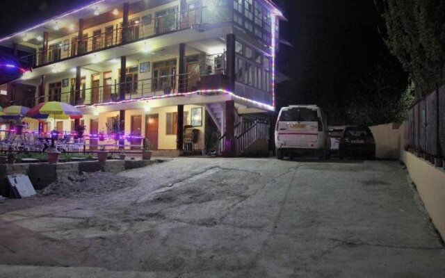 Hotel Chetna & Cottages