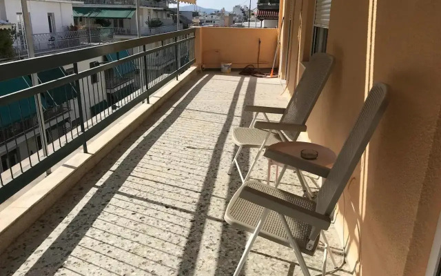 Sleek & Sunny Athenian Penthouse 5min from metro