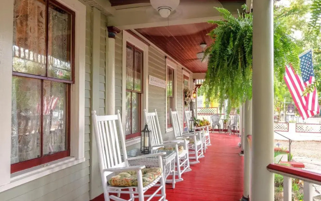 Cedar House Inn