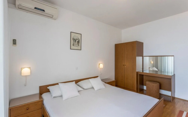 Vedra- Free Parking and Close to the Beach - C3