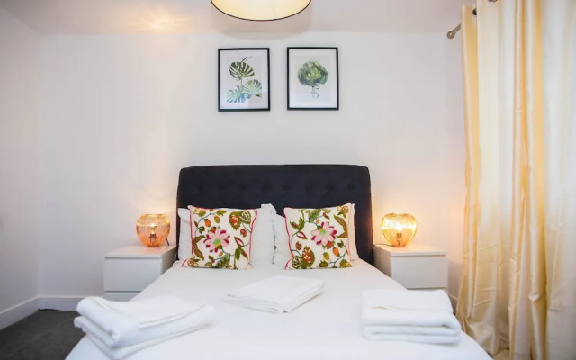 Modern 2 Bedroom Apartment