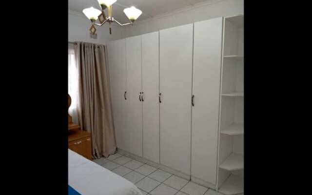 3 Bedrooms Exclusive House in Northmead
