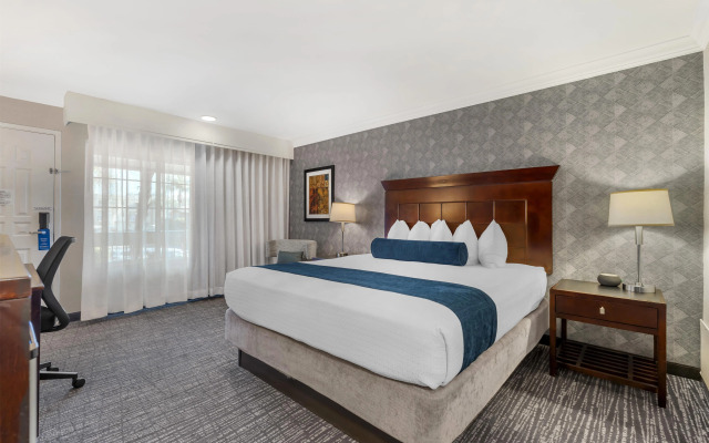 Best Western Plus Carriage Inn