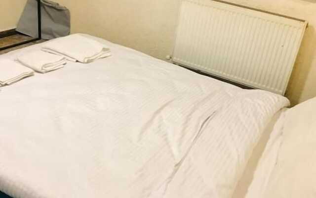 Taksi̇m Whi̇te Sui̇t