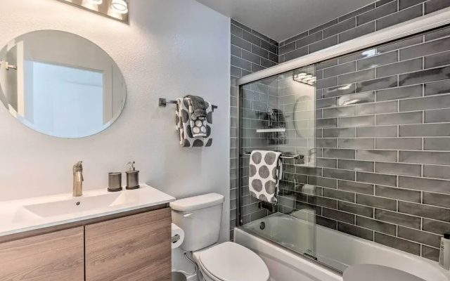 Modern Midtown Haven w/ Garage: Mt Rose Day Trips!
