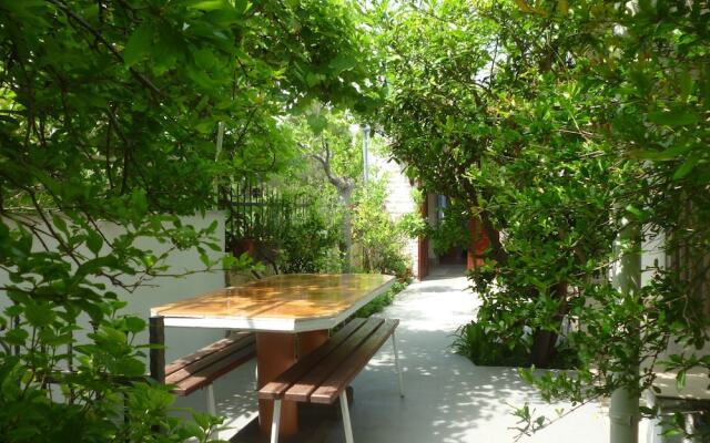Apartment Tinka-with Beautiful Garden Area