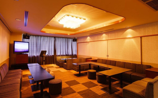 Hotel Hoho "A hotel overlooking the Echigo Plain and the Yahiko mountain range"