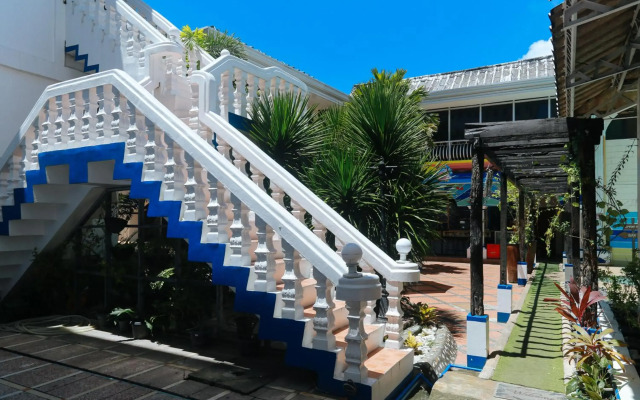 RedDoorz Plus @ Castle Chateau Iloilo