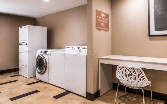 Candlewood Suites Topeka