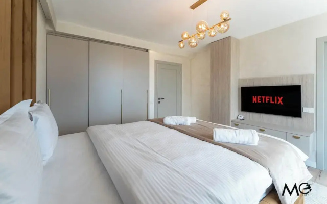 MoHost Valcom - Luxury Skyline Penthouse