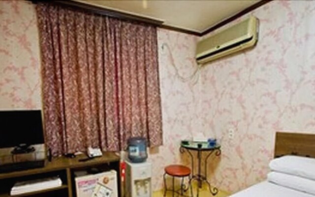 Myeongdong Daehanjang Motel