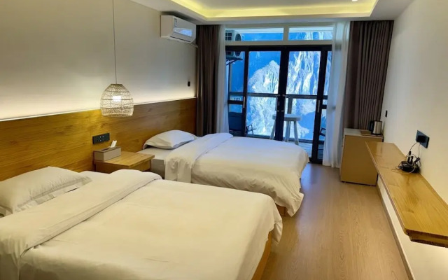 Tiger Leaping Half Way Guest House