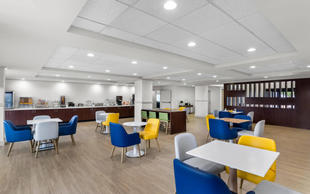 Comfort Suites Austin Airport