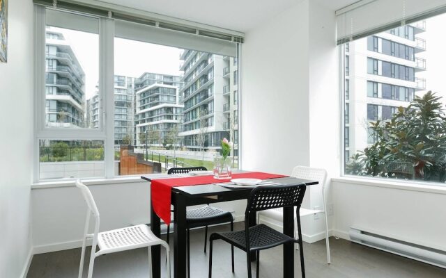Convenient 2bdr 2BA Richmond Centre Condominium