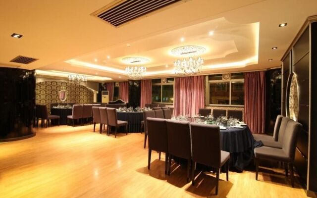 Hechi Shuntai Hotel