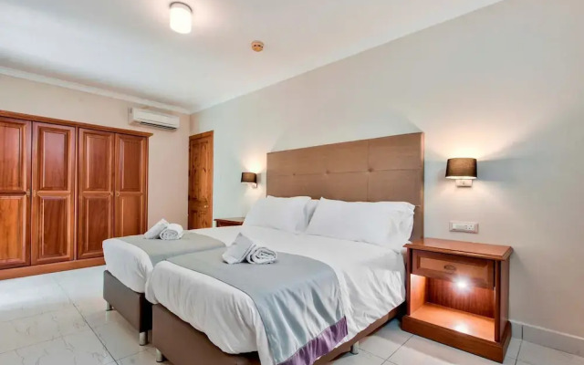 Villa Gardenia - 5 Bedroom Holiday Villa With Pool