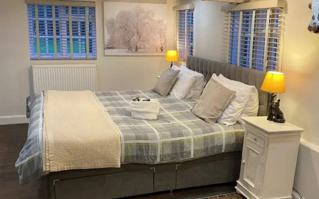 Old Thatch Bambers Green