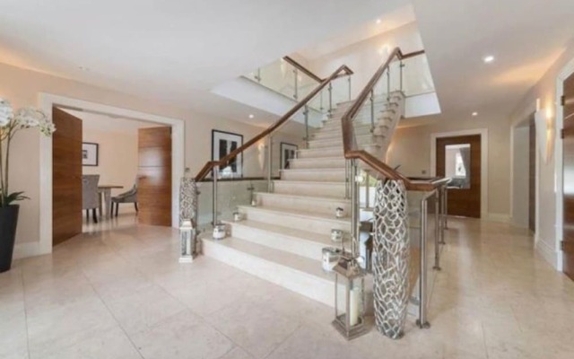 Mono Luxe Villa in Newcastle Upon Tyne