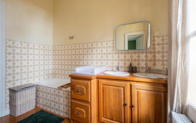 Majestic villa in Pouru-Saint-Remy with garden