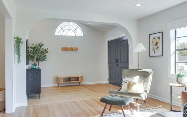 Lakeland Retreat w/ Private Pool & Yard Games!