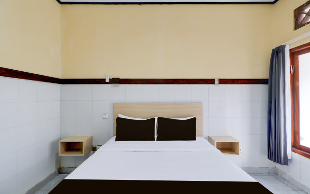 Townhouse Oak Legian Near Legian Beach Formerly Sayang Maha Merta – Guest Rooms – Kuta