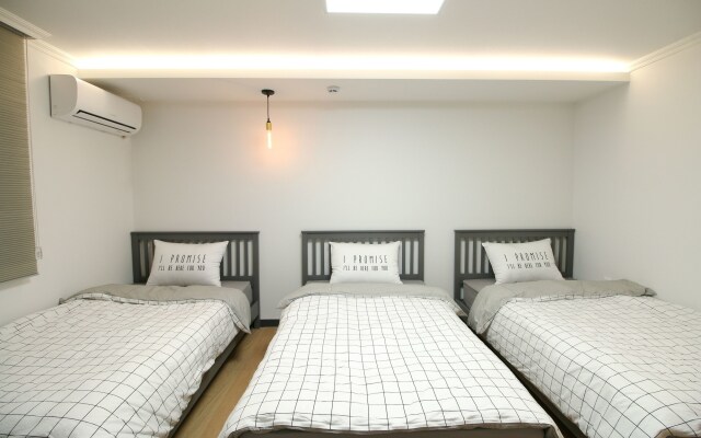 Heima Guesthouse Hongdae