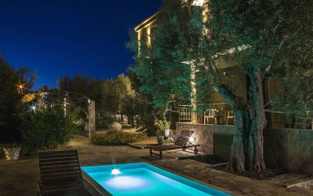 Ampoulos Rooms & Apartments