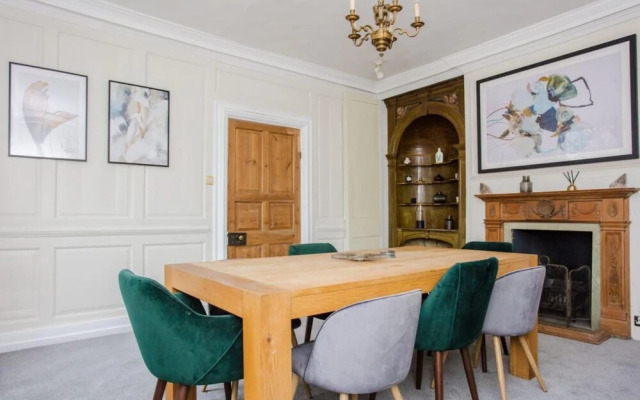 The Royal Retreat -elegant 7bdr With Garden