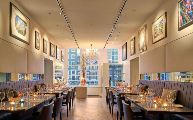 Ambassade Hotel