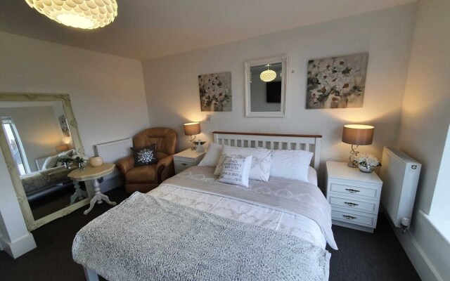 Riverdale House - 4 Bedrooms