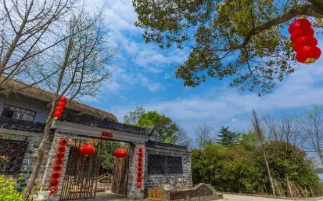 Yuyang Gengdu Jiangyuan Inn