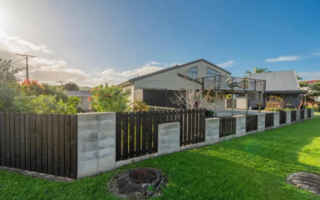 Seabreeze on Cook - Whitianga Holiday Home