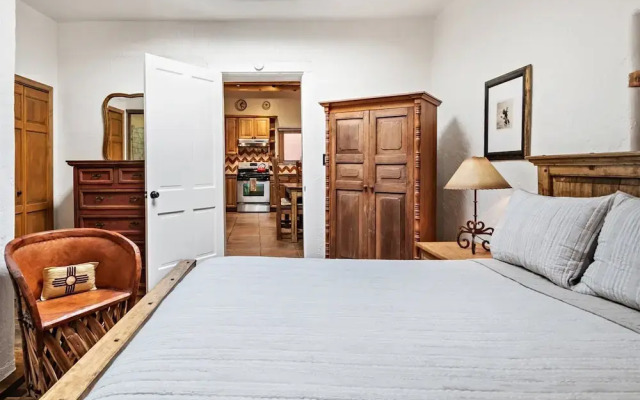 Amor - Historic Adobe in the Heart of The Railyard and Downtown Santa Fe, Hot Tub