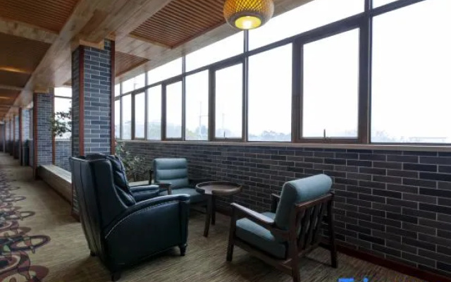 Remote Mountain Hotel Lianzhou